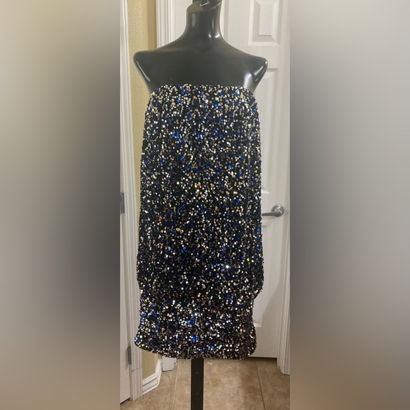 NWT Gabrielle Union Sequin Strapless Dress. Size Medium. - Picture 3 of 11